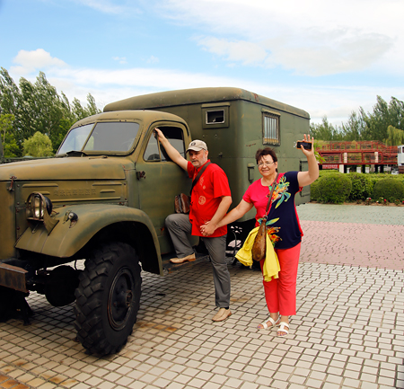 В Шуаньяшане хранят память о помощи Советского Союза - сохранили дома, где жиди наши специалисты, создали музей советской техники под открытым небом