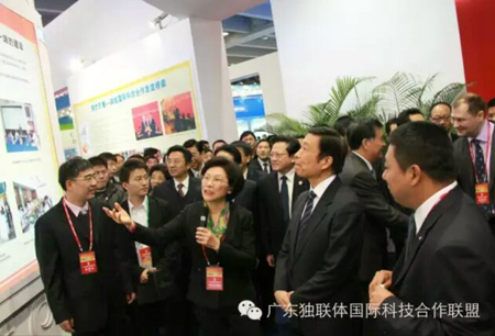 Руководство г.Гуанчжоу осматривает выставочную зону Ярмарки